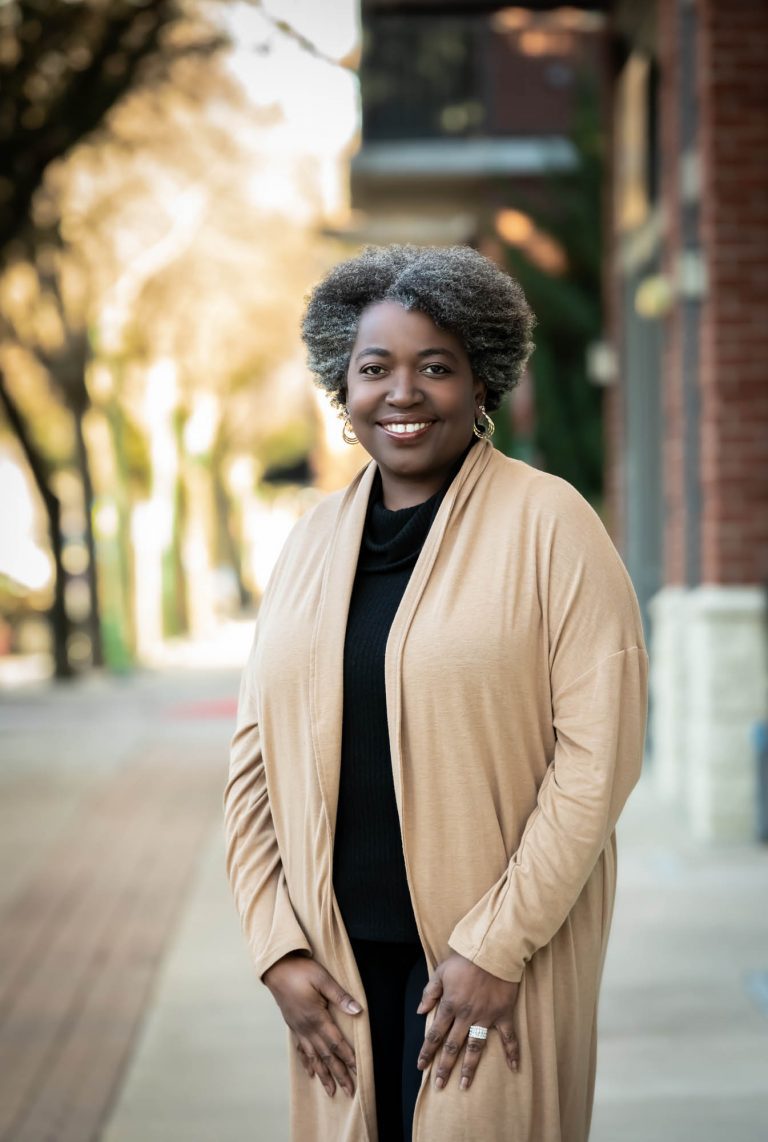 Dallas Portrait Photographer | Lifestyle, Headshot, Business, Profile, DFW | FarahJ Photography