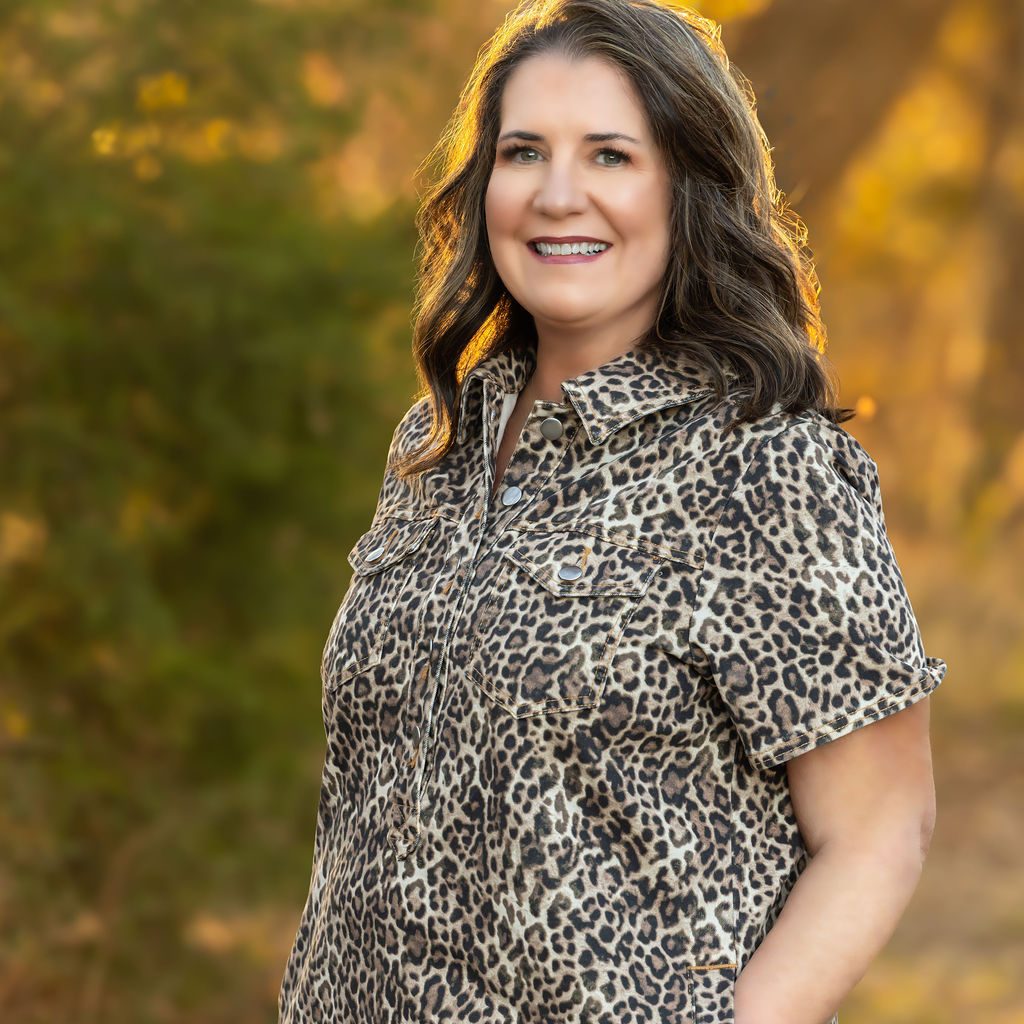 FarahJ Photography | Dallas Fort Worth Photographer | Senior Portraits, Family, Headshots, & More