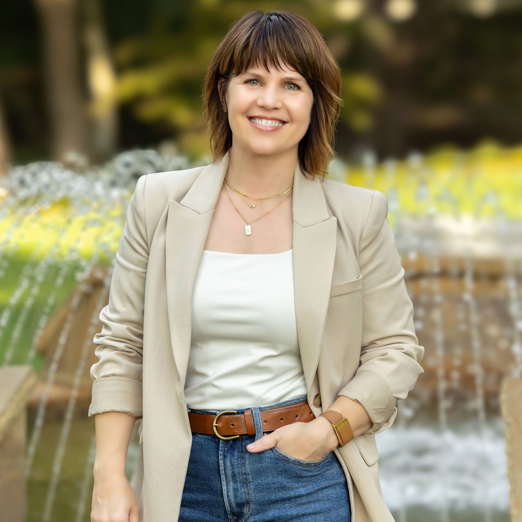 Dallas Portrait Photographer | Lifestyle, Headshot, Business, Profile, DFW| FarahJ Photography